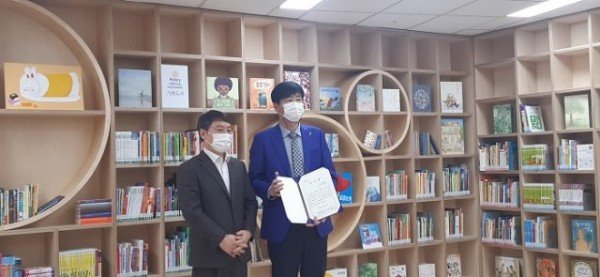 [시립중앙도서관]구미 해마루로타리클럽, 양포도서관에 도서기증3.jpg