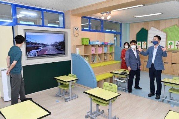 1.미래 교육을 향하는 ‘그린스마트 미래학교’03(학교 공간혁신 사업을 추진한 예천 감천초등학교).JPG