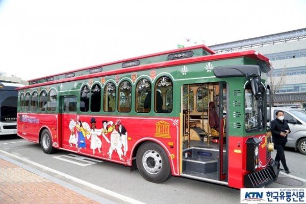 0106-1_경북최초_안동에서_유럽형_트롤리버스_선보여_(2).JPG