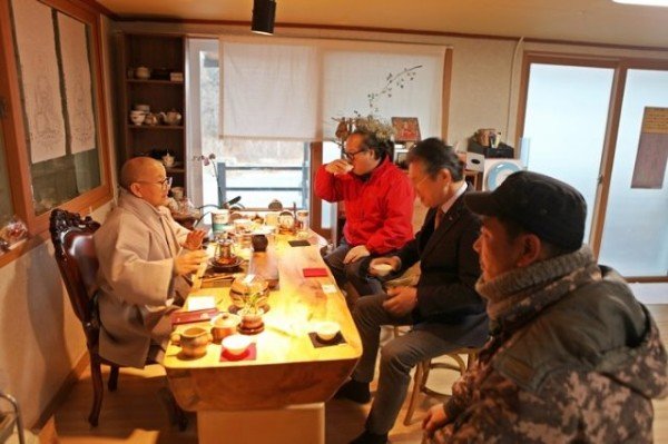 [사진뉴스] 김성조 경북관광공사 사장, 새해 ‘문경-충주 하늘재’ 관음정사 방문 (7).JPG