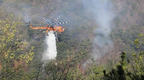 (6-2)(16.(산림청제공)_산불진화헬기_산불진화사진.jpg