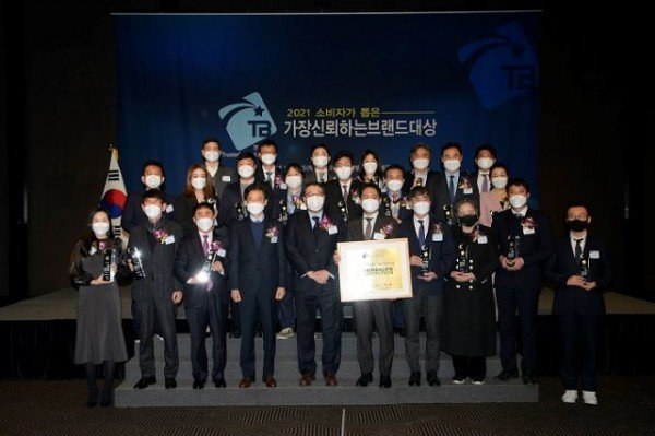 0121_소비자가_뽑은_가장_신뢰하는_브랜드대상_(단체).jpg