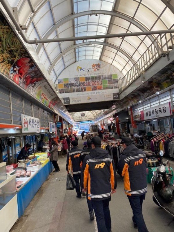 의성소방서, 전통시장 장보 행사 동참(관련사진).jpg