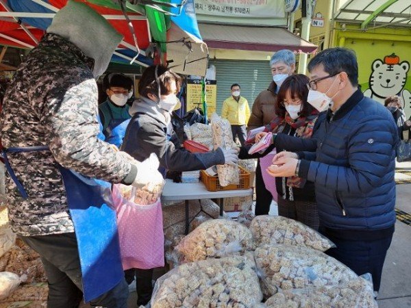 전통시장_장보기1.jpg