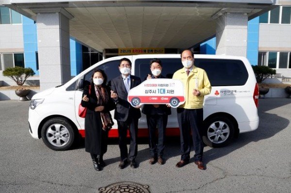 [사회복지과]경북사회복지공동모금회 상주시자활센터에 승합차 지원.JPG