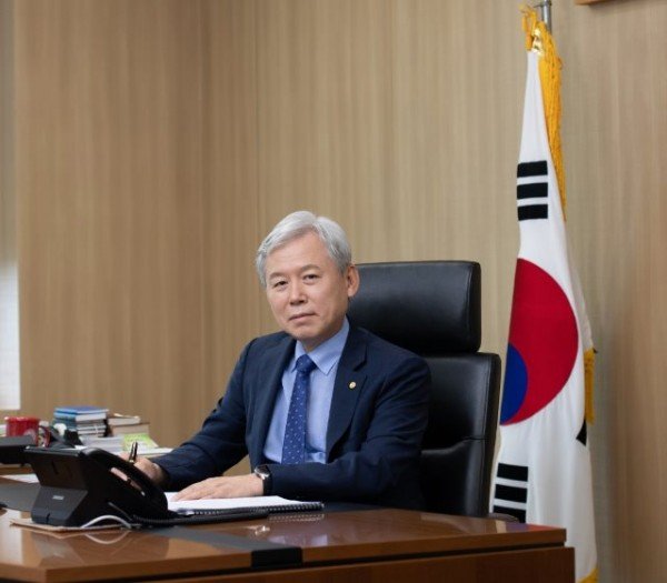 (3-1)김상동총장_사진.jpg