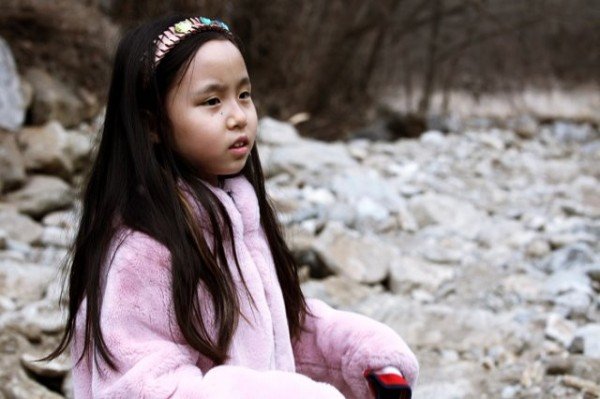 경상도민요본존회 최윤영 대표에게 산유화어린이민요합창단이 물한계곡에서 언텍트 릴레이형태로 소리교육을 받고 있다 (13).JPG