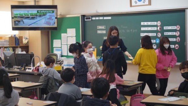 1.경북교육청, 미래 교육 대비 수업전문가 육성!02(지난해 수업선도교사인증 포항 원동초 교사 이승현 선생님 수업 장면).JPG