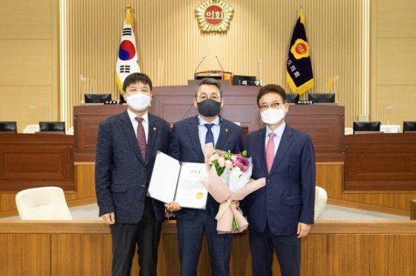 2021.03.05 오세혁,박정현 의원님 수상_9.jpg