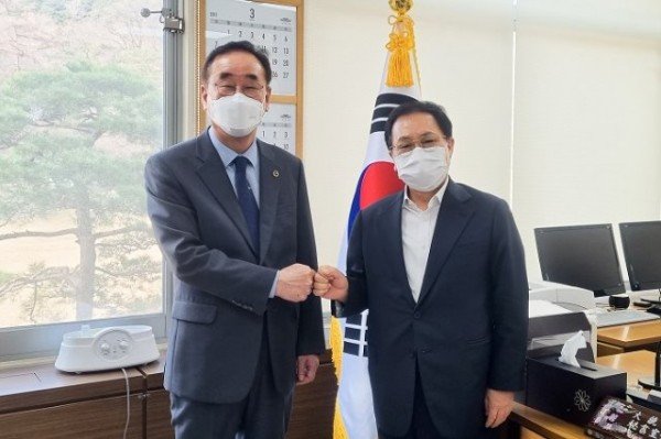 [기획예산과]구미시, 현안사업 건의 위해 청와대 방문2.jpg