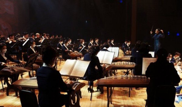 “경북 도민 속으로”란 아젠다와 함께 경상북도(도지사 이철우) 도립국악단이 25일 오후 7시 30분 고령대가야문화누리 우륵홀에서 열린 ~ (2).jpg