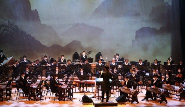 “경북 도민 속으로”란 아젠다와 함께 경상북도(도지사 이철우) 도립국악단이 25일 오후 7시 30분 고령대가야문화누리 우륵홀에서 열린 ~ (3).jpg