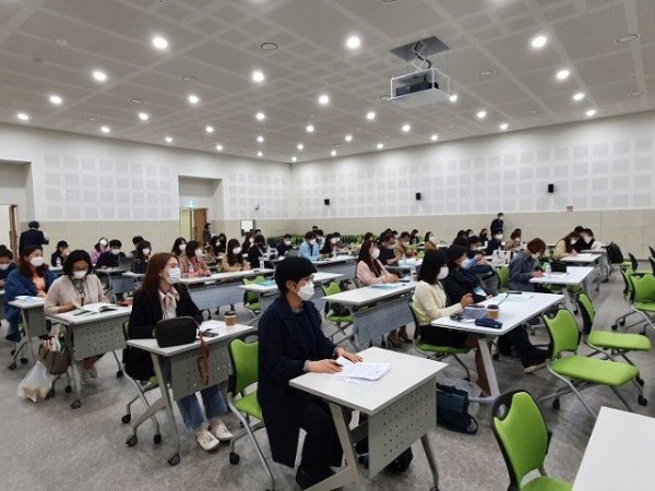 5.수업 역량 신장과 수업나눔 통한 학생 주도형 수업 실천03(3일 구미 경상북도교육청메이커교육관에서 수업 기법의 이해와 수업 활용 사례를 주제로 교실수업나눔교사단 연수를 했다.).jpg