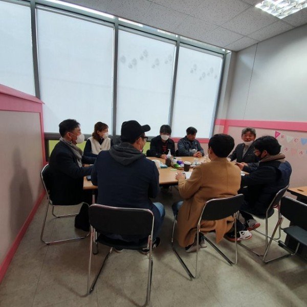 1. 오태근 이사장님과 집행위원회.jpg