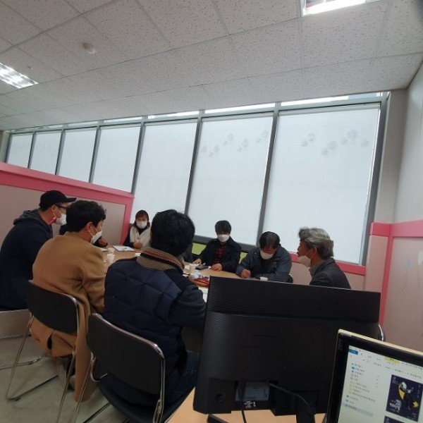 2. 오태근 이사장님과 집행위원회.jpg