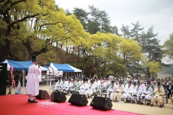 3-10. 폐막행사_김병일 재현단장(도산서원장) 인사말  .JPG