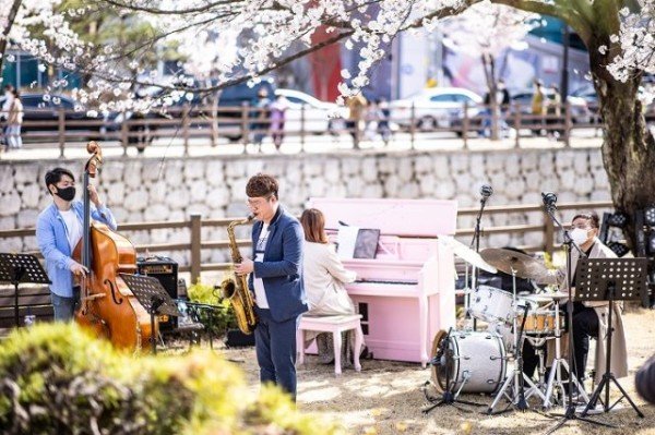 [문화예술과]랜선버스킹도시 in 드림큐브 4월 공연2.jpeg