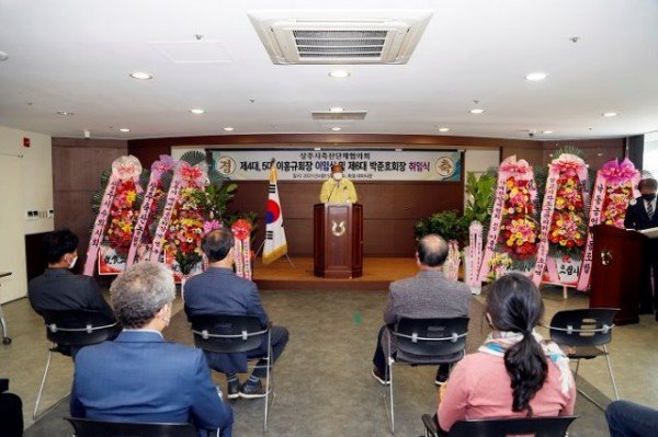 제6대 상주시 축산단체협의회장 이취임식(20210415)-01 copy.JPG