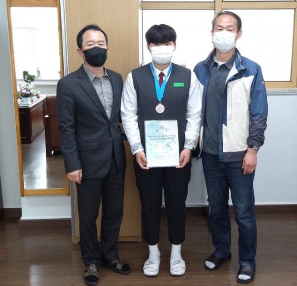 [금오고] 육상부 박소진 전국육상대회 준우승.jpg