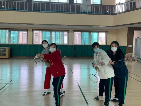 4.고교학점제 학습 부진 예방, 학생들이 나선다!03(예천여고 또래학습 멘토링(체육).jpg