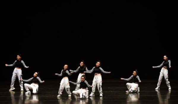 J.Belly&amp;Dance Academy는 지난 17일 보훈무용예술협회 구미시지부(지부장 오주신) 주관으로 구미문화예술회관 대공연장에서 ~.jpg