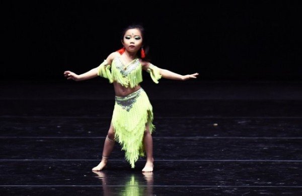 [포토] 벨리댄스의 미래 고아초 김우림이 Wlad el haram란 작품으로 벨리의 아름다움을 선사하고 있다..jpg