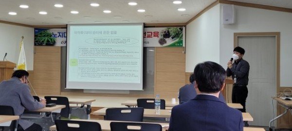 0422-1_안동시_대마_재배지_점검_강화_나서-대마_재배_관리_교육_(2).jpg