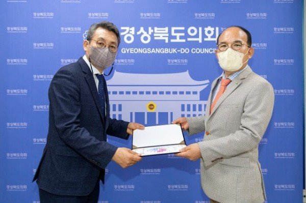 2021.04.23_박정현_위원장님_한국장애인마이스협회_표창_수상.jpg