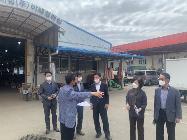 [유통마케팅과]청주농수산물도매시장 견학 모습.JPG