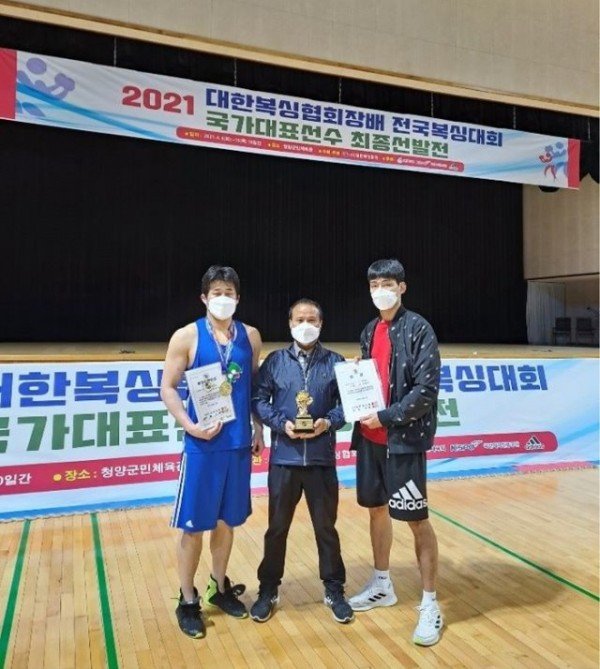 영주 3-영주시청 실업팀, 복싱과 우슈 선수 4명 국가대표 선발 쾌거 이뤄 (왼쪽부터 복싱부 정재민 선수, 백낙춘 코치, 이상민 선수).jpg