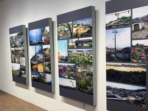 영주 1-영주시, ‘공공미술 프로젝트 사진전’ 개최 (148아트스퀘어에 전시된 장면) (2).jpg