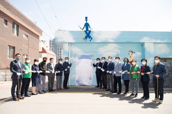 [문화예술과] 공공미술 프로젝트 신평벽화마을 제막식 개최3.jpg