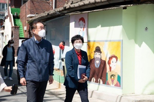 [문화예술과] 공공미술 프로젝트 신평벽화마을 제막식 개최5.jpg