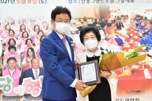 (1-3)어버이날_기념식_3_도지사_표창장_예천군_권한순.jpg