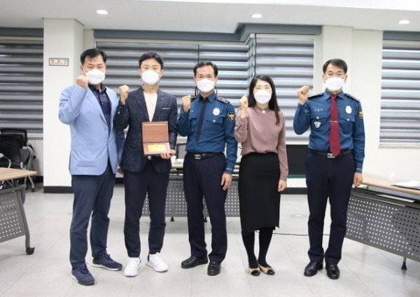 베스트여청수사팀인증패수여사진.jpg