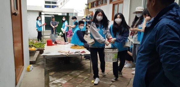 영주 (추가분3)-영주소백라이온스클럽·동양대학교 운낌봉사단, 취약계층 주거환경 개선 봉사활동 펼쳐 (1).jpg