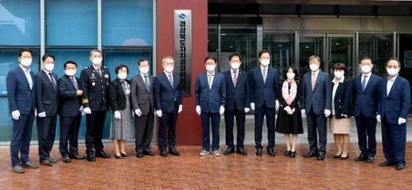 (1-4)경상북도자치경찰위원회_출범식(현판식).jpg