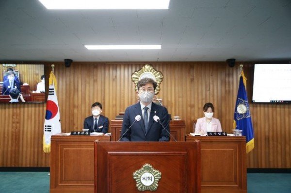 영주 8-영주시의회, 우충무 의원 5분 자유발언 나서 (5분 자유발연하고 있는 우충무의원).JPG