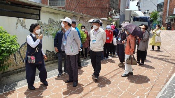 (8-1)_골목정원_현장견학_사진_1.jpg