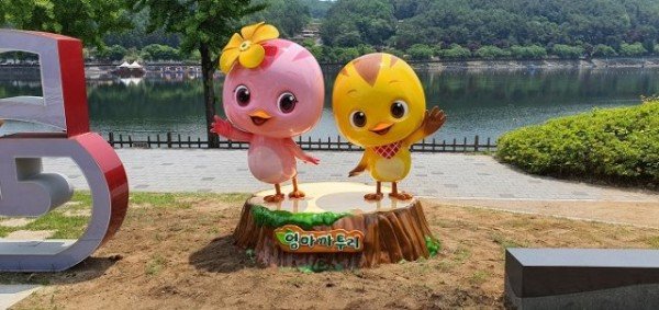 0604-2_안동시_월영공원에_엄마까투리_조형물_설치_(3).jpg