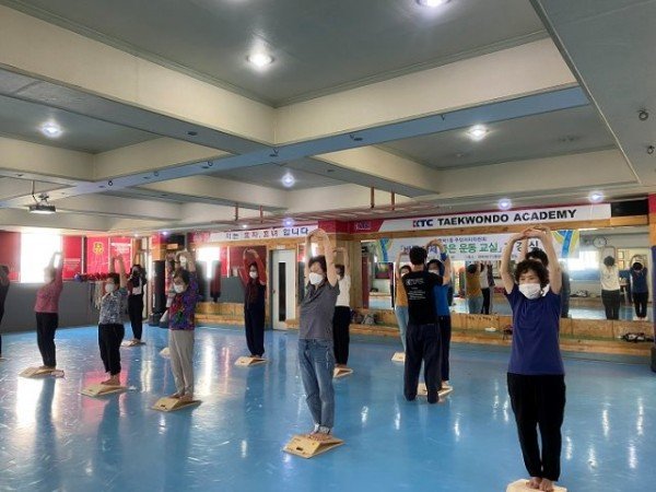 [형곡1동] 주민자치위원회 바른 자세 좋은 운동 교실 개강3.JPG