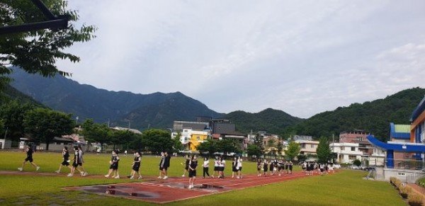 [구미여중] 건강 달리기 및 걷기 운영-건강 달리기 및 걷기 사진.jpg