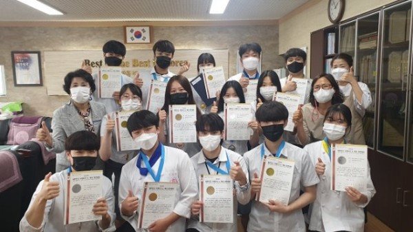 2021 대한민국 국제요리_제과 경연대회(수상 기념사진)(1).jpg