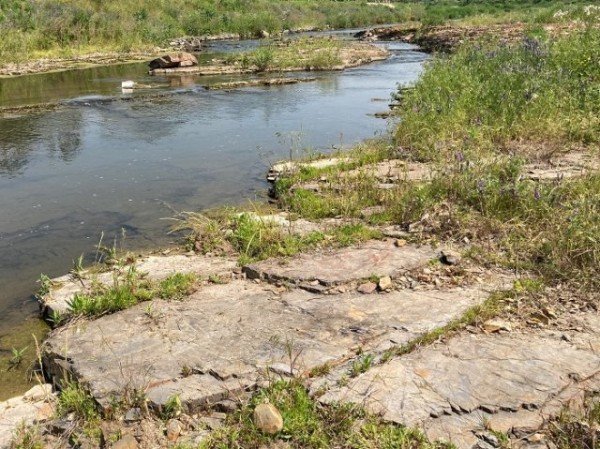 추가 3. 남대천 일대 공룡발자국은 하천 변에 위치함.jpeg