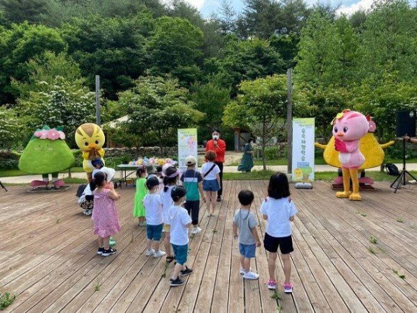 엄마까투리숲속체험학습2 (1).jpg