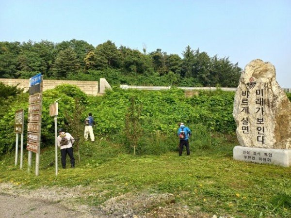 영주 4-봉현면 바르게살기위원회, 두산약수터 풀베기 실시 (환경정비하는 장면) (2).jpeg