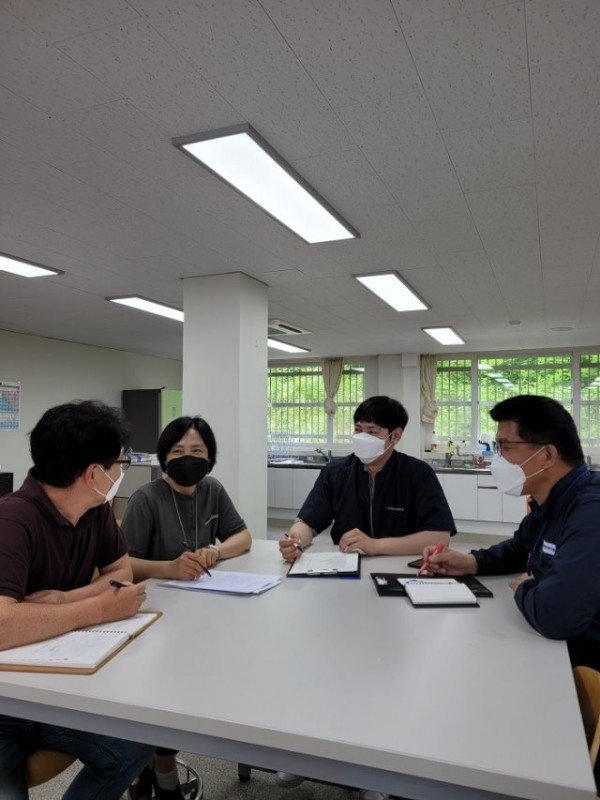 2.경북교육청, 학교로 찾아가는 과학실험실 안전점검03(포항 동지여고 점검 후 과학실담당교사 및 관리자, 점검 전문가의 컨설팅).jpeg