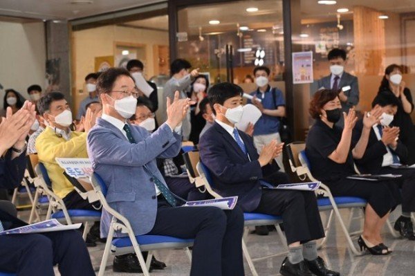 1.경북교육청, 2021 독도교육올림픽 개회03( 25일 경북 교육가족 모두가 함께하는 2021 독도교육올림픽 개막행사로 독도사랑 음악회를 개최했다.).jpg