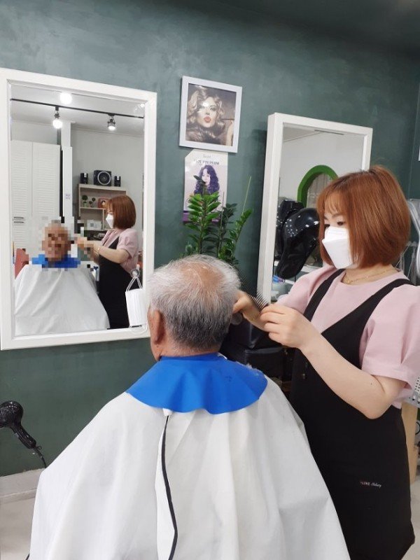 임오동, 저소득 독거어르신 ‘장수사진’ 무료촬영 지원2.jpg