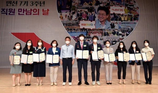 (3-2)직원_만남의_날(시상).jpg